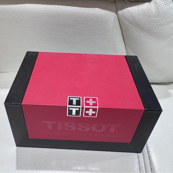 Women's Swiss T-Lady Lovely Stainless Steel Mesh Bracelet Watch 20mm - Picture 3 of 11